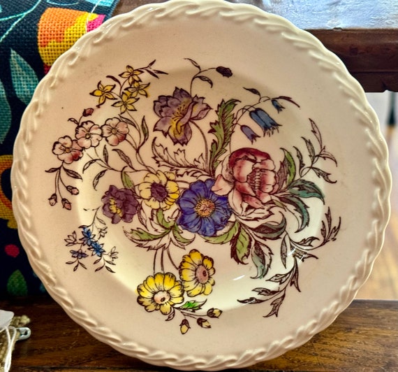 Vernon Kilns May Flower plate