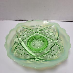 Plato de vidrio verde opalescente