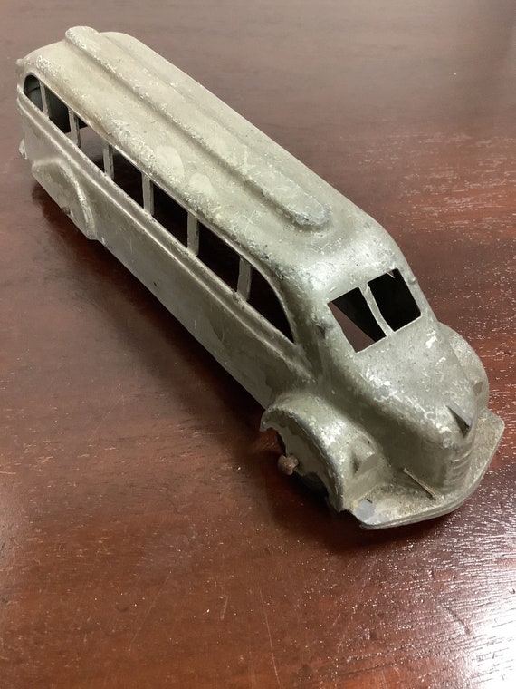 Metal Streamlined Bus