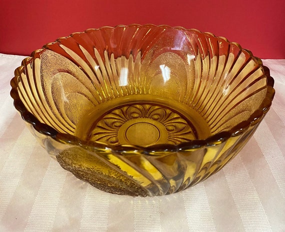 Amber Clamshell Salad Bowl