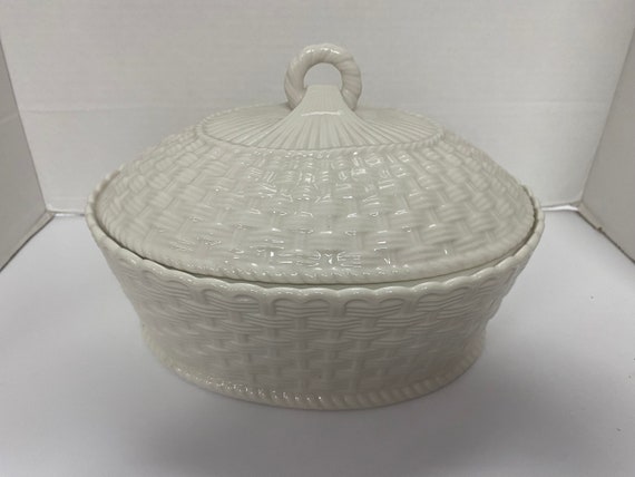 Belleek Ireland Casserole Dish