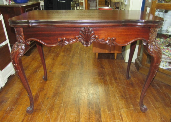 Mahogany console table that expands