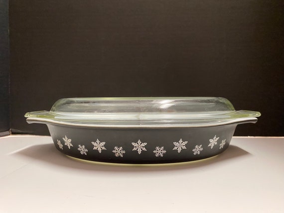 Pyrex Black Snowflake 043