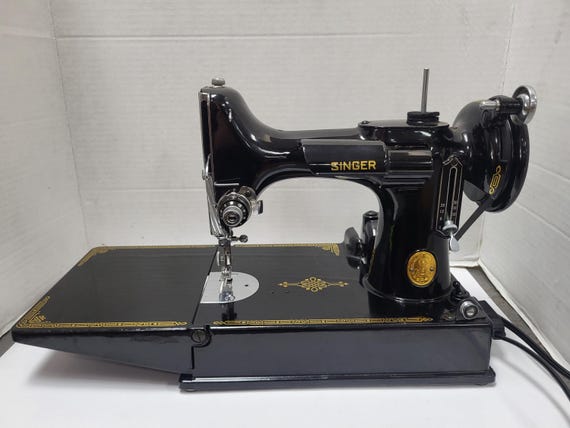 Singer Featherweight Machine