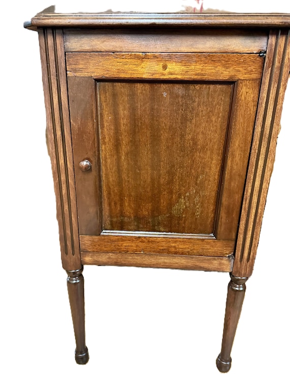 Mahogany cabinet table