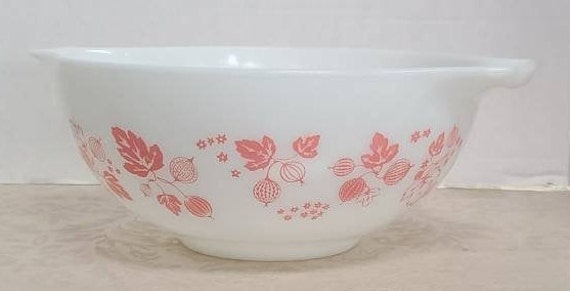 Pyrex Pink Gooseberry mixing bowl #443