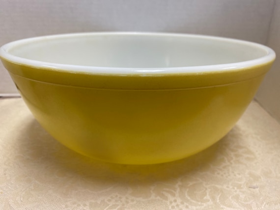 Pyrex Yellow Bowl #404