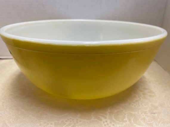 Pyrex Yellow Bowl #404