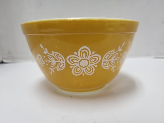 Pyrex Butterfly Gold Mixing Bowl