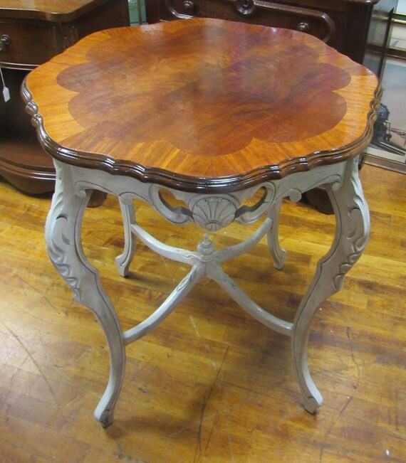 Round lamp table shabby chic