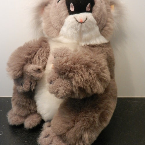 STEIFF cute koala from the 80s with button, flag and shield shops