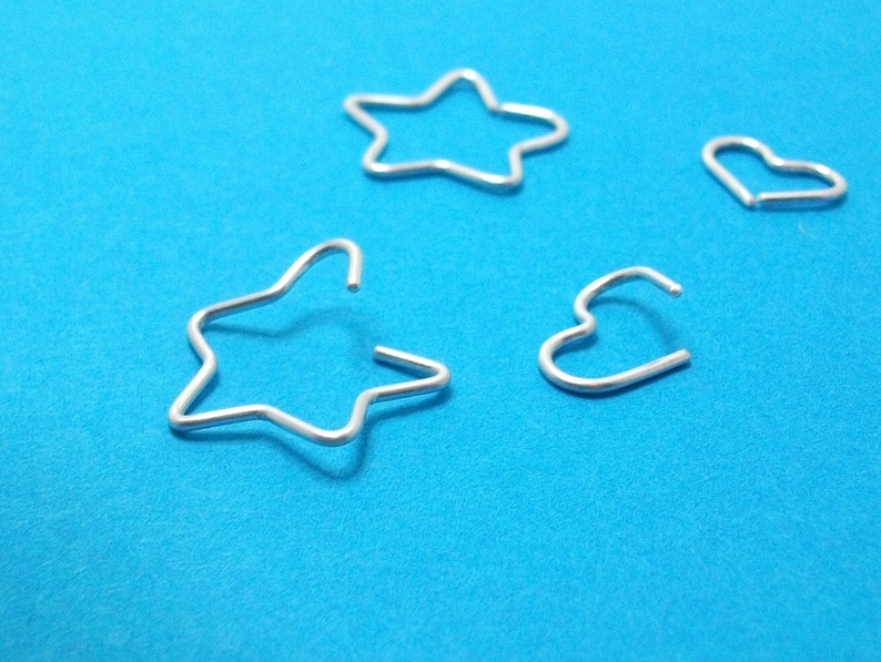 Set de regalo trío, 3 aretes de aro individuales de plata de ley, estrella de corazón y traviesas de plata en espiral imagen 2