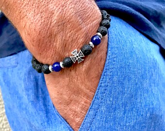 Pulsera elástica de cuentas de piedras preciosas para hombre: lava, ágata y dije de cruz (Bax).