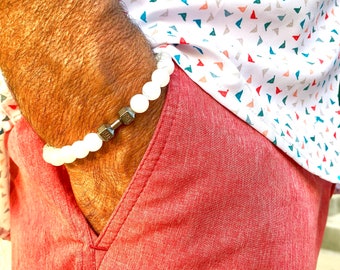 Pulsera elástica de cuentas de piedras preciosas para hombre: ágata, hematita, dije LiveLift (LiveToLift White)