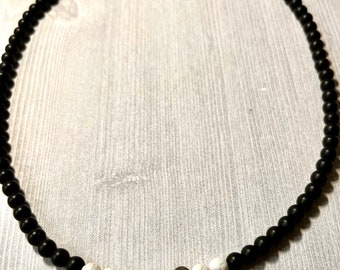 Collar de cuentas Lave en blanco y negro para hombre (Xanhey)