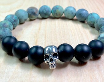 Pulsera elástica para hombre con piedras preciosas: turquesa mate, ónix y calavera plateada (Haan).
