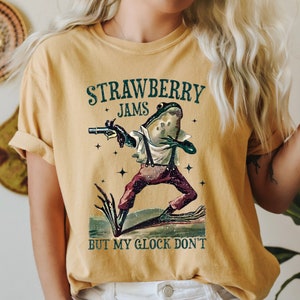 Strawberry Jams But My Glock Don't Shirt, Western Frog Graphic Tee, Gun Tee, Strawberry Jam Sweatshirt, Western Sweatshirt, Vintage Pullover immagine 2