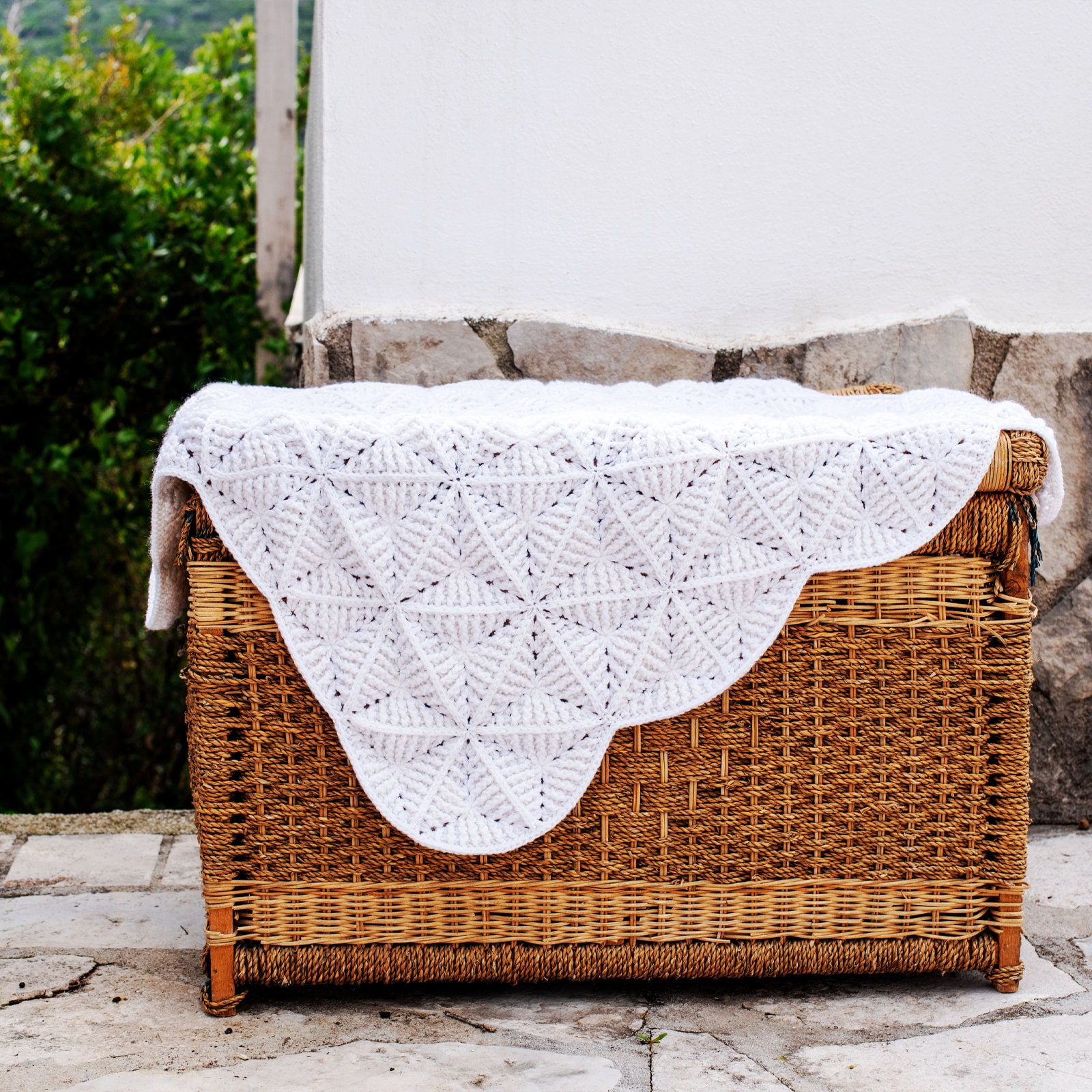 33 Lily Crochet Patterns for Bouquets, Home Decor, and Handmade Gifts 19 White Lily Crochet Blanket