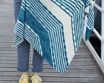 Patrón de crochet para chal de vela mayor: Triángulo bicolor con rayas y ondas, hilo deportivo, descarga en PDF