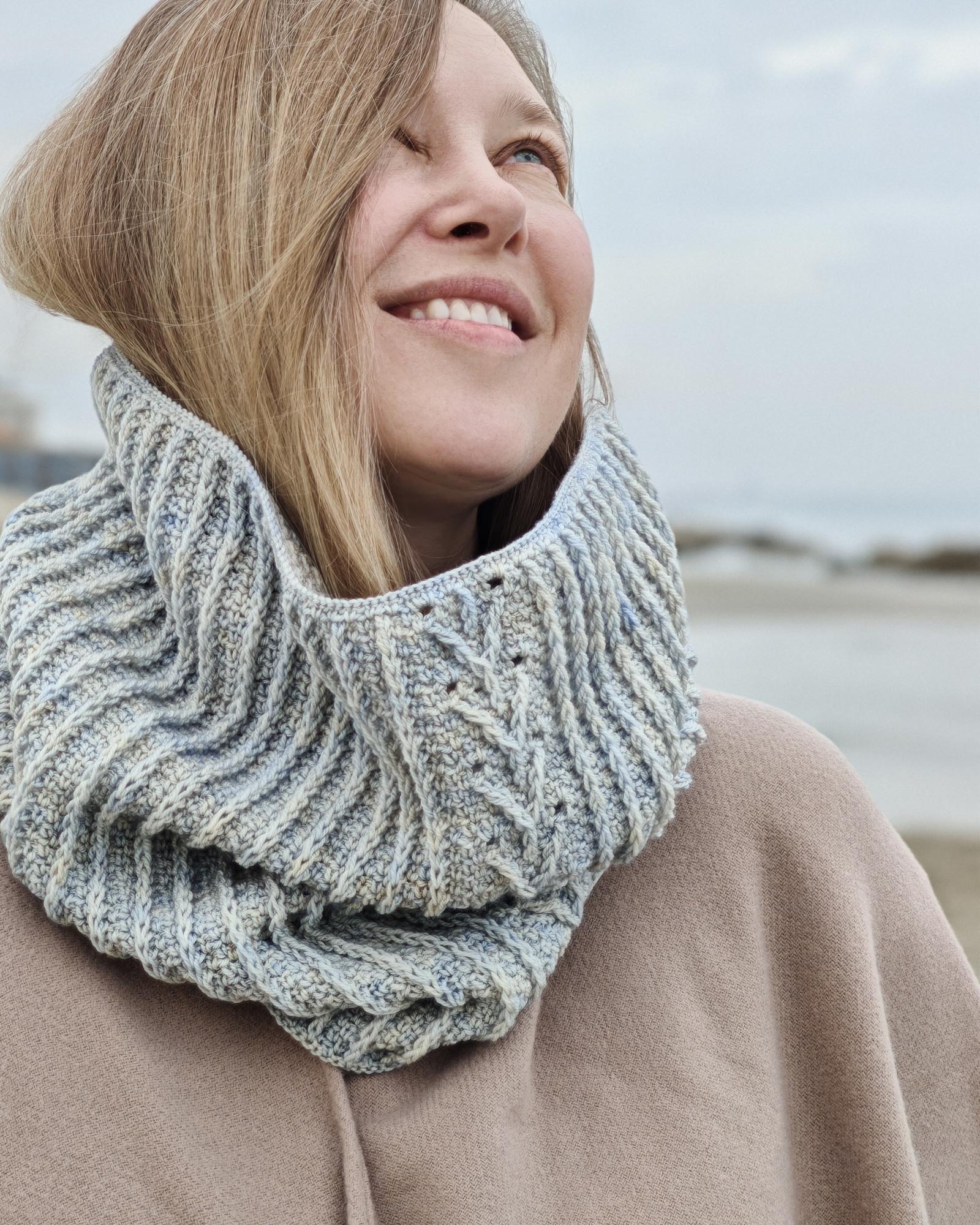 In Three Ways Cowl – Crochet Neckwarmer Pattern With Textured Lines and ...