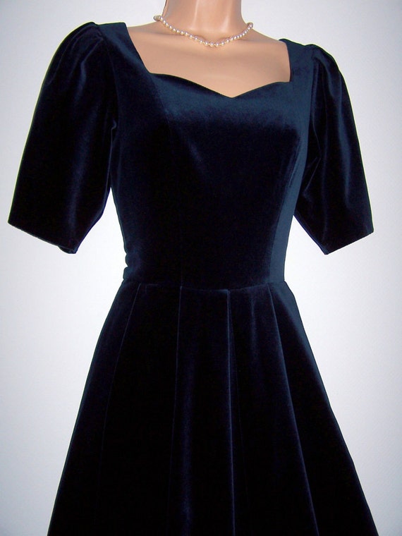 Laura Ashley Vintage Midnight Luxurious Velvet Med