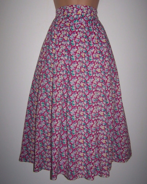 Laura Ashley Vintage Violet Floral Lawn Cotton Landgi… Gem
