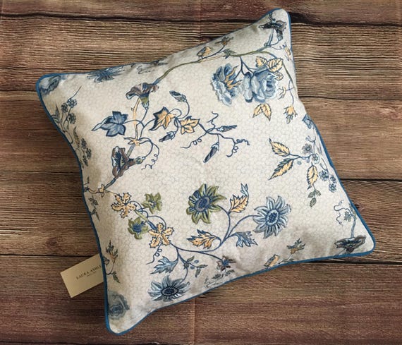 ローラ アシュレイ ランブリング レクトール 刺繍プリント ブルー