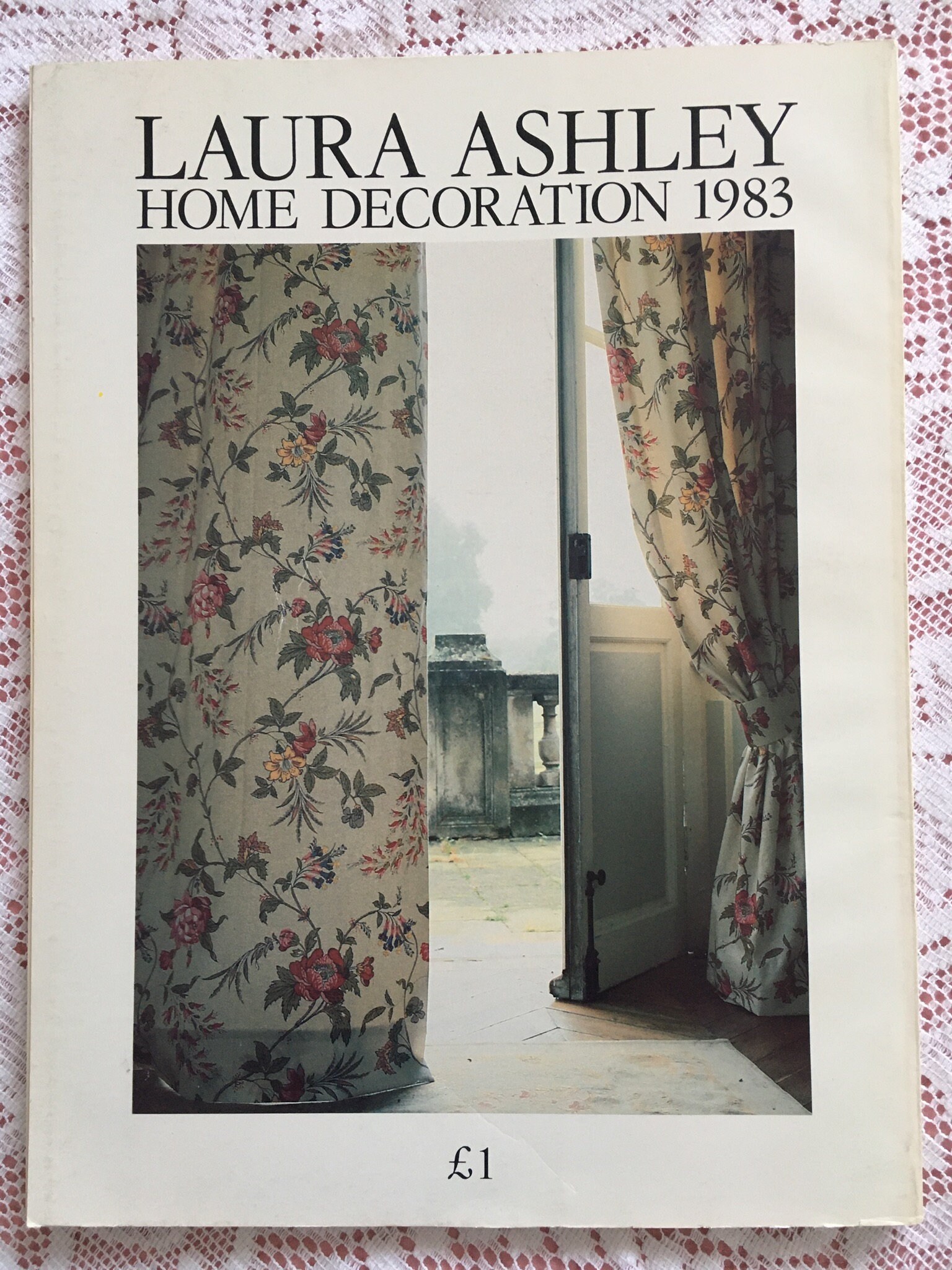 ローラ アシュレイ ヴィンテージ 1983 カタログ - 希少 Laura Ashley Vintage 1983 Home/furnishing/ Home Decoration
