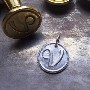 Colgantes de plata con iniciales de letras, joyería con sello de cera