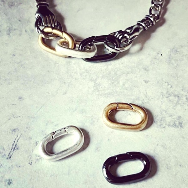 Conector de collar con clip de bisagra