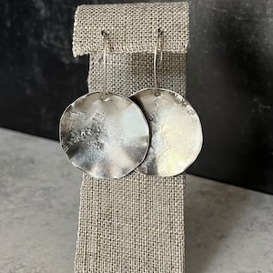 Brincos pendentes prateados, brincos minimalistas