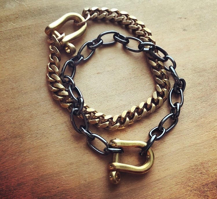 Gold shackle bracelet deals