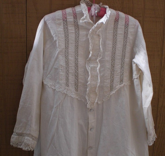 Late 1800's vintage Victorian Peignoir Robe. Antiq