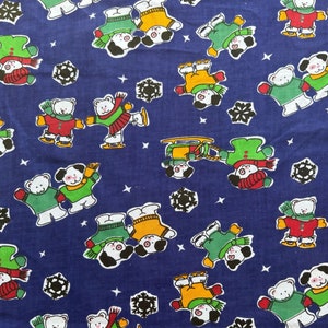 Tiere Eislaufen Winterstoff, 100% Baumwolle Quilting Stoff durch den halben Yard, Hunde und Bären Eislaufen & Rodeln, Schneeflockenstoff
