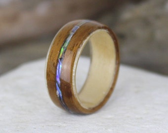 Anillo de madera de Koa hawaiano con incrustaciones de arce y abulón.  Anillo de madera doblada hecho a mano a su medida. Anillo de bodas en la playa, Anillo Koa Bentwood.