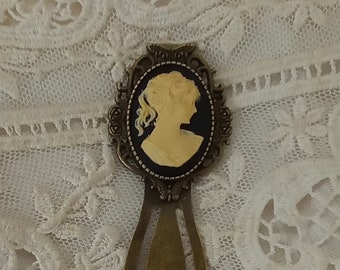 Victorian Cameo Bookmark: Elegant Book Lover Gift, Wonderful Gift, For Your Timeless Style!