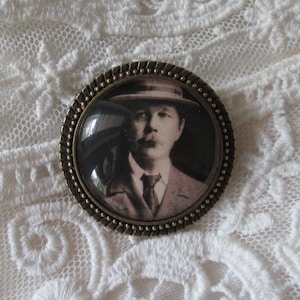 Lapel Pin Sir Arthur Conan Doyle Gentleman&#39;s Lapel Pin, Sherlock Holmes Gift For Him, Baker Street Irregulars, Sherlock Holmes Timeless!