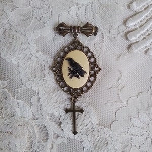 Victorian Raven Brooch, Crow Jewelry, Bird Lover Gift, Victorian Gothic, Raven Gift, Crow Witch Familiar, Ornithology, Brooch Pin, Timeless!
