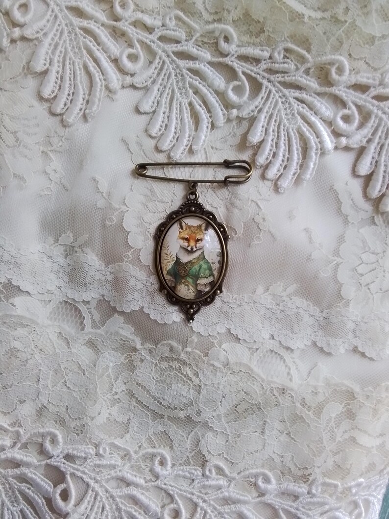 Victorian Fox Brooch: Anthropomorphic Art Jewelry, Wonderful Gift, Fine Art Jewelry, Fox Lover Gift, For Your Timeless Style! afbeelding 7