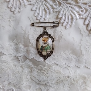 Victorian Fox Brooch: Anthropomorphic Art Jewelry, Wonderful Gift, Fine Art Jewelry, Fox Lover Gift, For Your Timeless Style! afbeelding 6