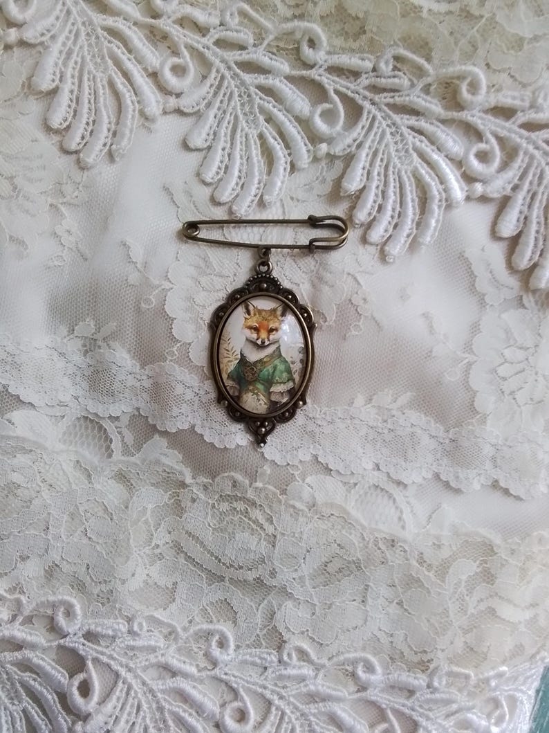 Victorian Fox Brooch: Anthropomorphic Art Jewelry, Wonderful Gift, Fine Art Jewelry, Fox Lover Gift, For Your Timeless Style! afbeelding 9