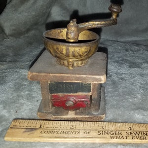 Vintage Daisy Wood/Metal Childs Doll House Coffee Grinder