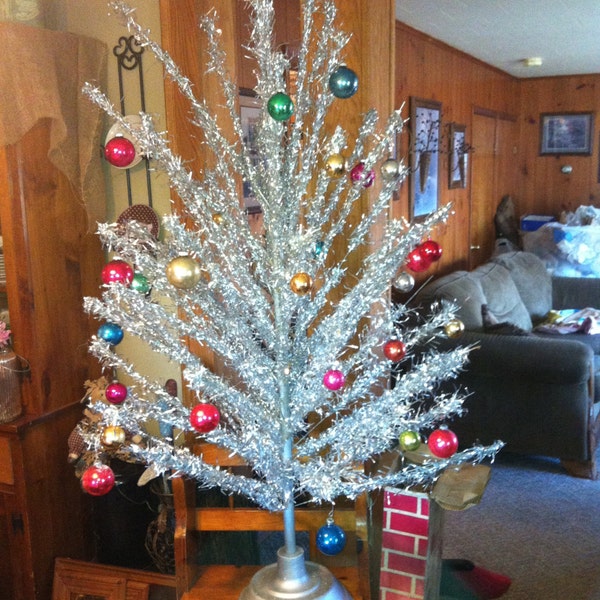 Vintage Silver Splendor Stainless Aluminum Christmas Trees W/ Shiney Brite Ornaments & Original Box