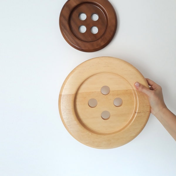 Boutons geants en bois pour décoration murale