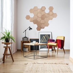 Set de 24 módulos facetados de madera para decoración de pared, 12 lisas 12 facetadas / módulos hexagonales imagen 3