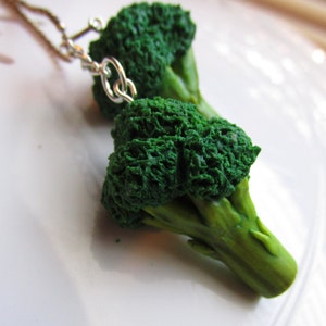 Broccoli Charm Necklace, Miniature Broccoli Necklace, Food Jewelry, Fake Food Charms, Polymer clay Food Charm, Foodie