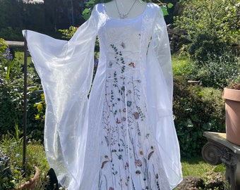 Stunning  Elfcore WHITE Celtic Fairycore  boho  renaissance meadow medieval Pagancore wedding handfasting gown / dress UK 8 to 14