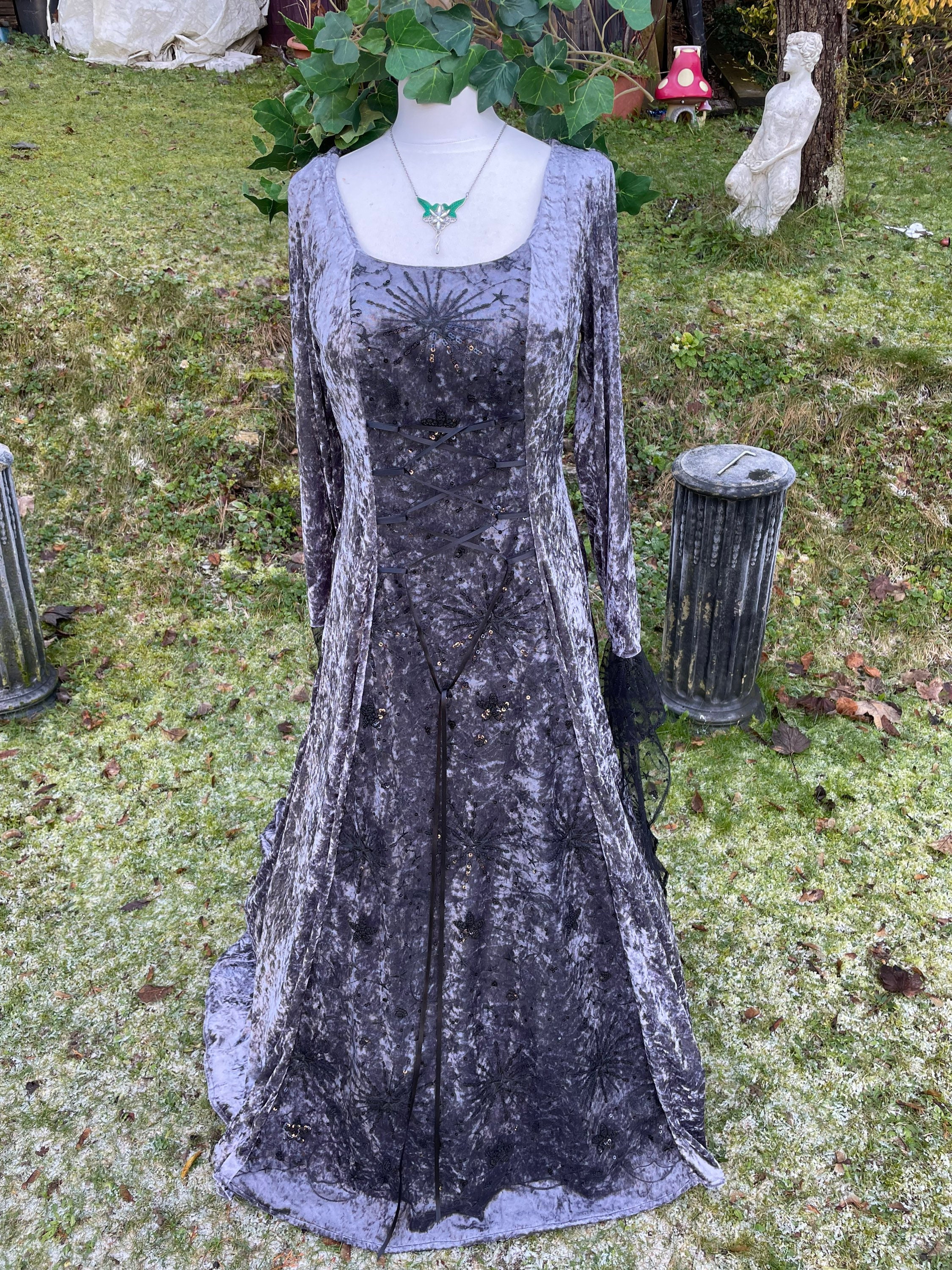 Victorian Gothic Off Shoulder Medieval Wedding Dress With Celtic Tudor  Witch Design And Long Sleeves Perfect For Renaissance And Bridal Gowns Size  460 From Hxhdress, $195.98 | DHgate.Com