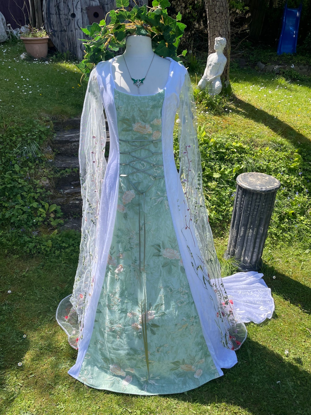Vintage Celtic Gothic Wedding Dresses In White And Pale Blue With Colorful  Accents, Long Bell Sleeves, And Corset Design Perfect For Medieval Country  Weddings Style No. Weddi292W From Wedsw96, $141.31 | DHgate.Com