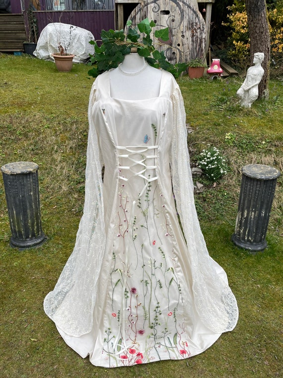 Stunning Duchess Satin Celtic Ivory Meadow Boho Witch Pagan